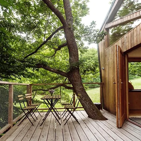 Stromdom Dva Duby אתר קמפינג נובה בניה