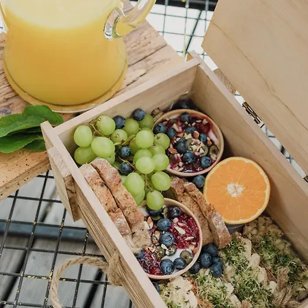 Stromdom Dva Duby Camping Nova Bana